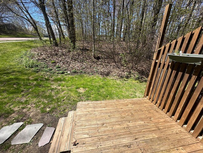 Building Photo - Comfortable 2BR Townhome with Garage, Laundry, and Modern Appliances