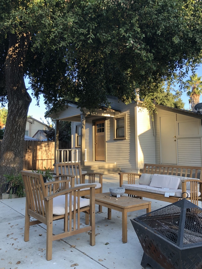 Building Photo - 750 E Orange Grove Blvd