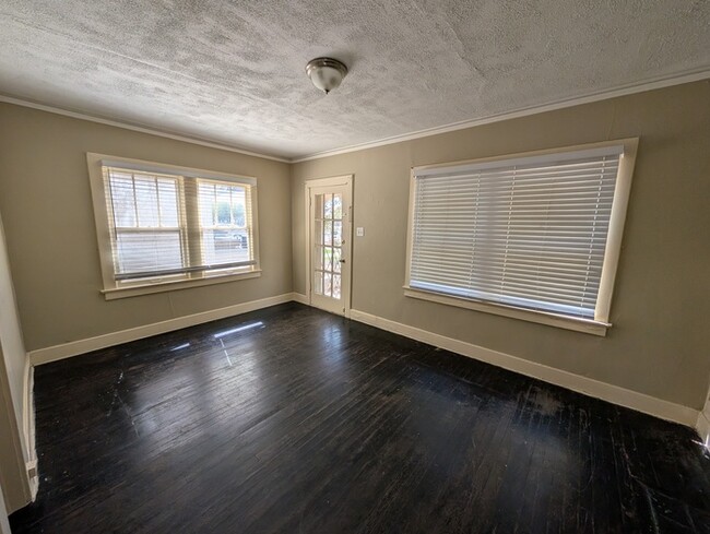 Building Photo - Garfield Historic District Bungalow