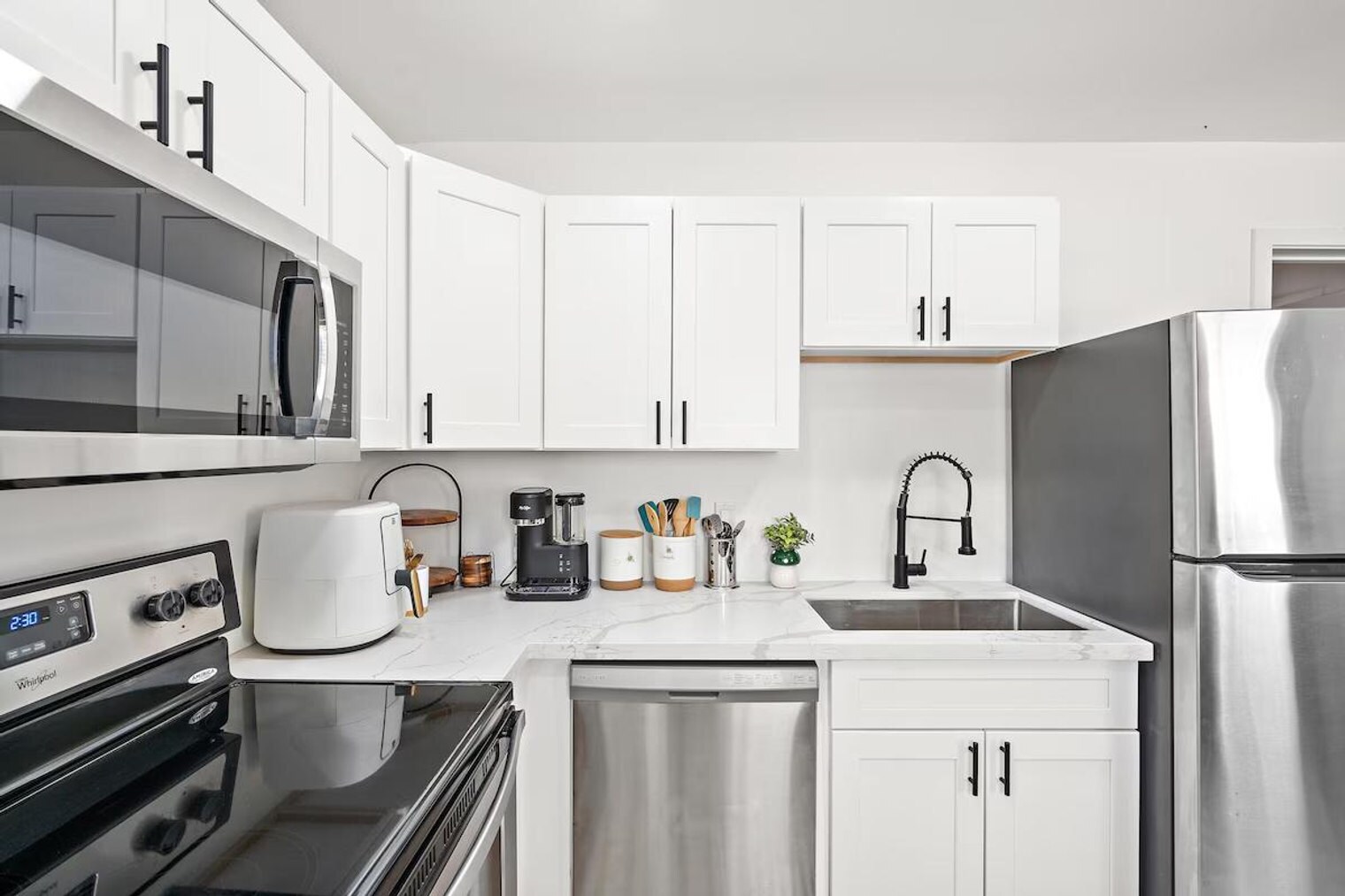 Building Photo - 2302 W Colter St