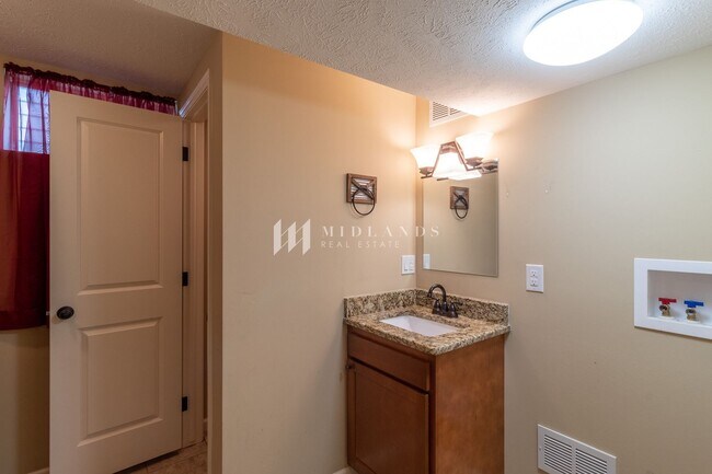Building Photo - Updated Home in Olde Towne Bellevue