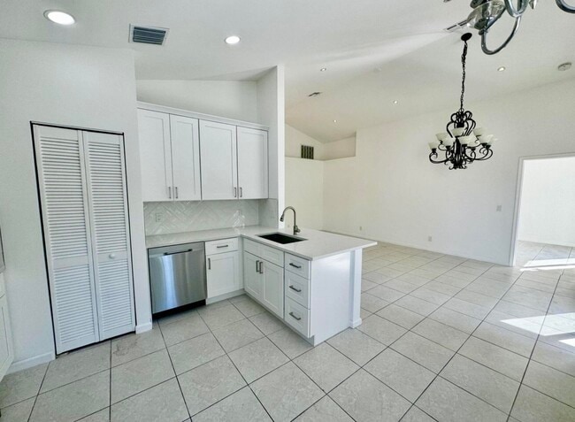 Building Photo - 2014 Normandy Cir