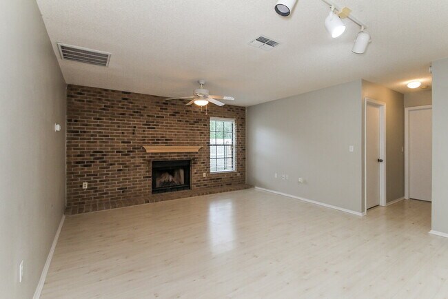 Building Photo - 3116 50th Ave Dr E