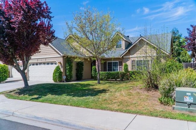 Building Photo - Bright & Spacious 4?BR Fresno Home with High Ceilings & Solar!