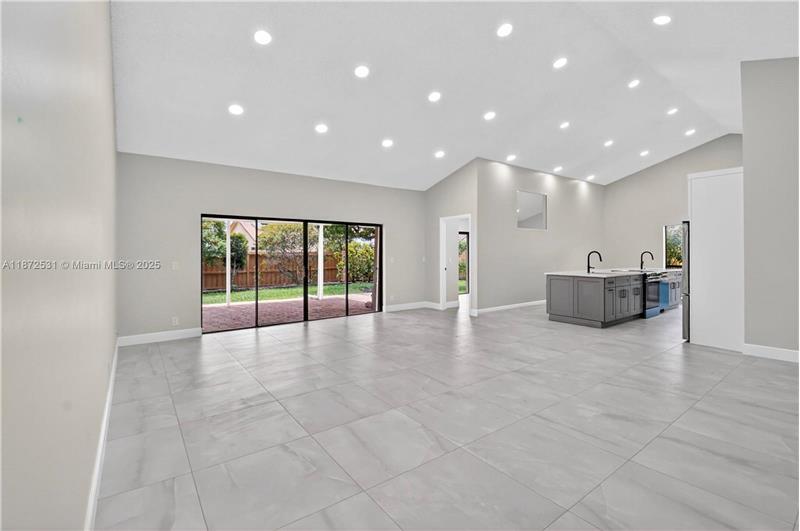 Building Photo - 9581 El Clair Ranch Rd