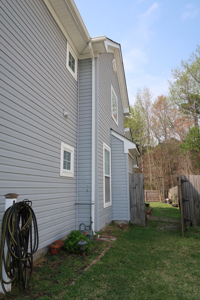 Building Photo - 5816 Reon Ct