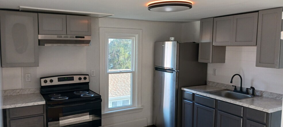 (2 Bedroom Apt) Kitchen - 86 N Blettner Ave