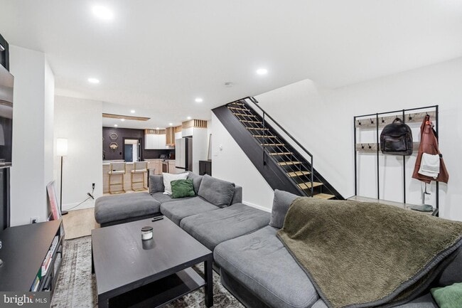 Building Photo - 268 W Duncannon Ave