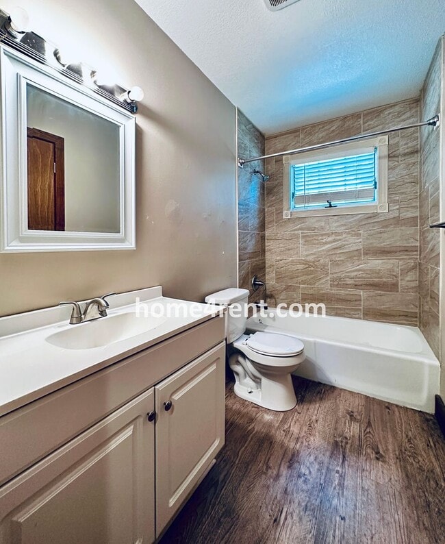 Building Photo - Fantastic Parkville area with Updated Kitchen including Granite Counters and Stainless Steel Appl...