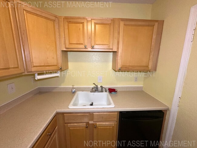 Building Photo - Welcome to charming 2-bedroom, 1-bathroom ...