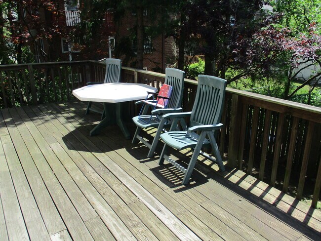 Building Photo - 362 Wilson Ave