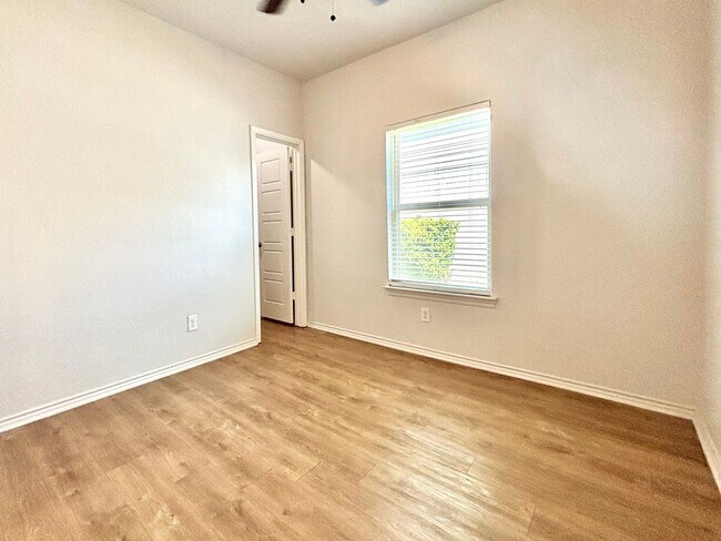 Building Photo - Gorgeous 1 story home with 4 Bedrooms!