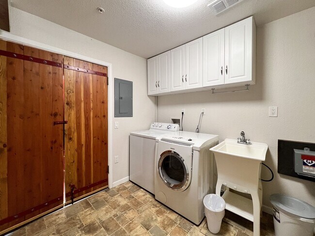 Building Photo - 3138 Browns Valley Rd