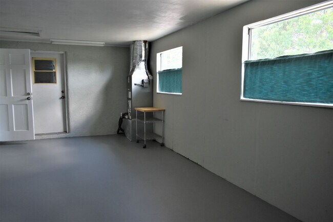 Building Photo - Updated Annual 2/1 on Overbrook Rd