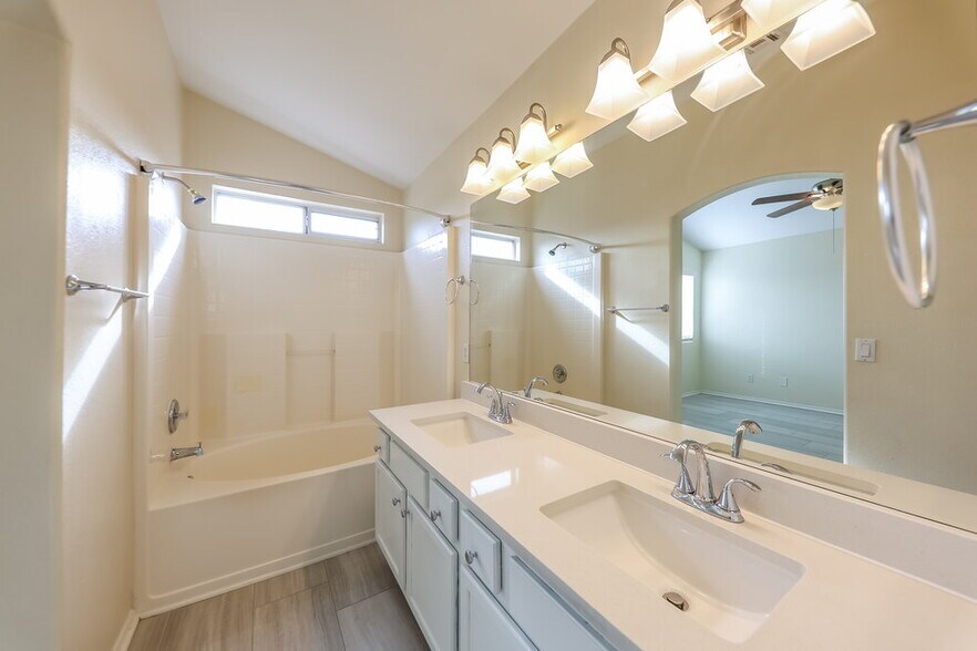 Building Photo - 1111 W Wagoner Rd