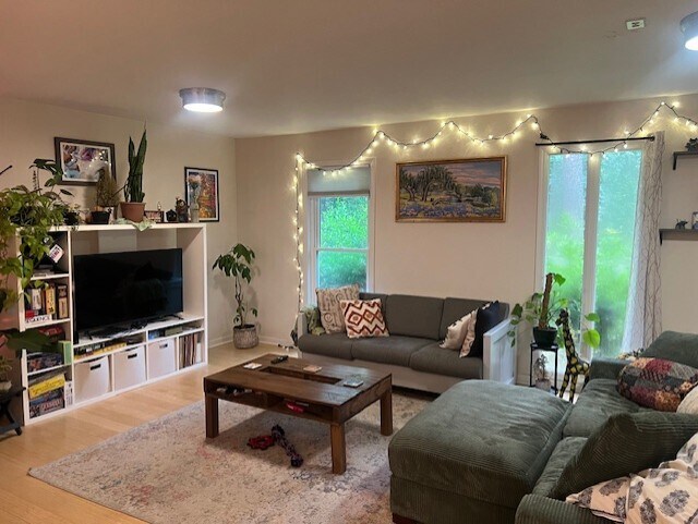 living room - 1000 Cheviot Ave