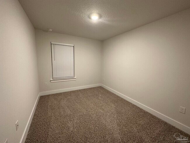 Building Photo - 1542 Iroquois Ct