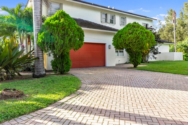 Building Photo - 12121 70th Pl N