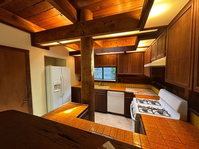 Building Photo - 3BR/ 2BA CARMEL VALLEY RETREAT