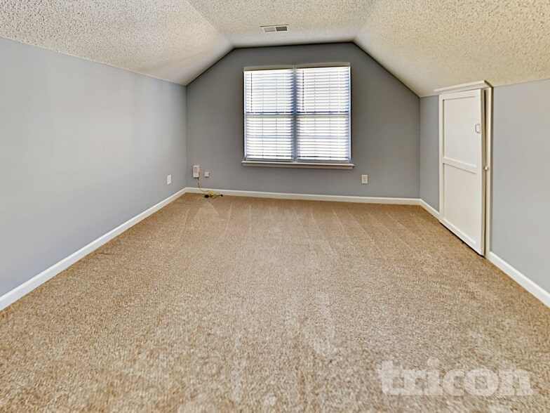 Building Photo - 6301 Dumont Ln