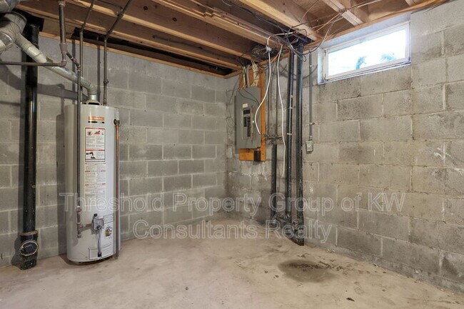 Building Photo - 2522-2524 Weyburn Road - 2524