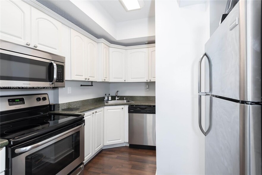 Building Photo - 3500 Coral Way