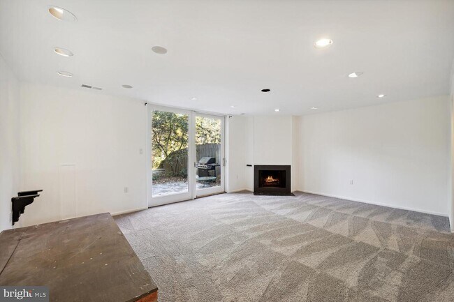 Building Photo - 10959 Deborah Dr