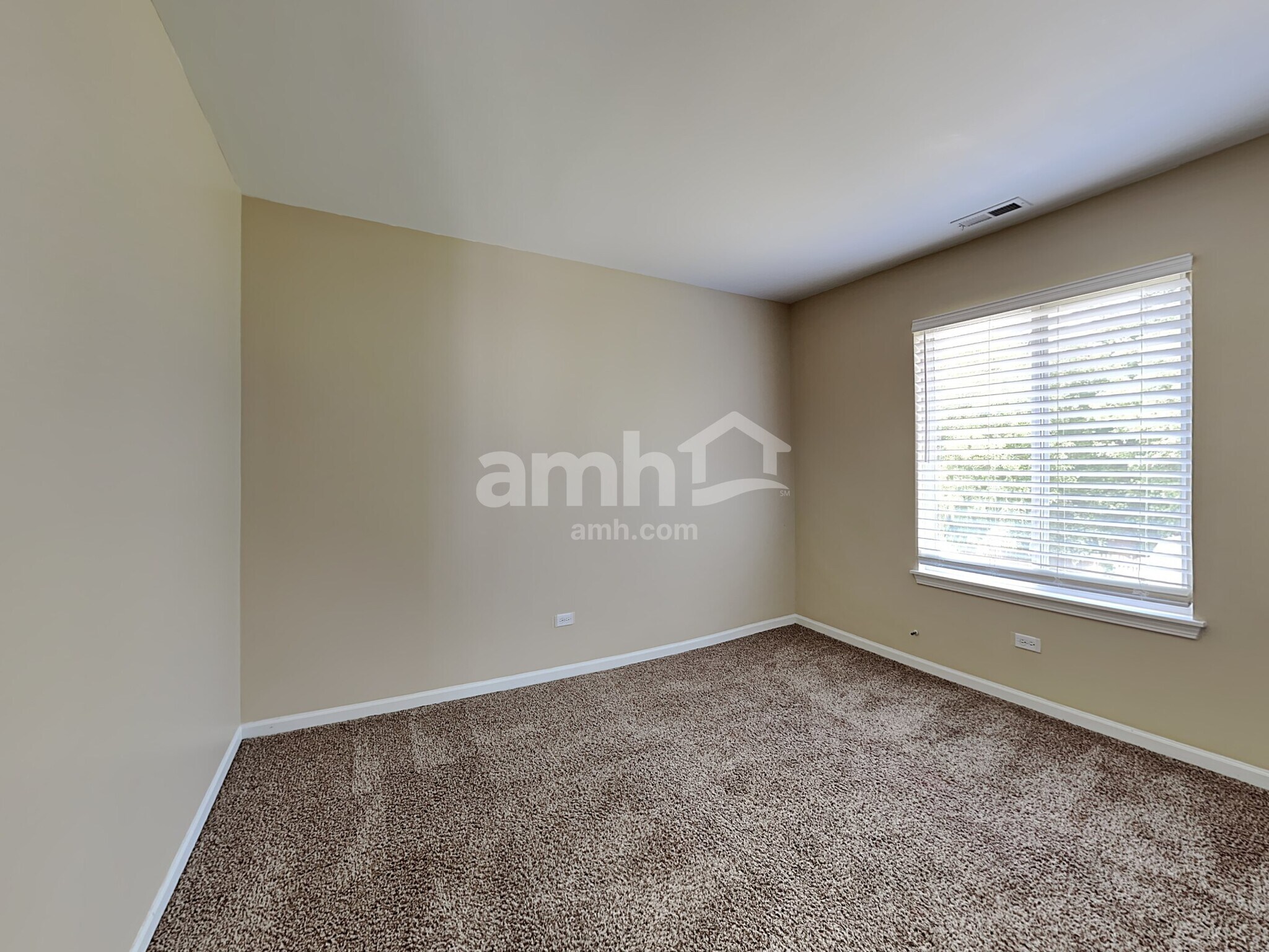 Building Photo - 2828 Sun Valley Dr