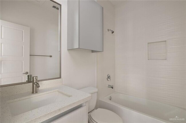 Building Photo - 308 W Campeche Ave