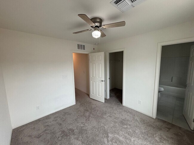 Building Photo - Beautiful 5-Bedroom, 4.5-Bath Home with St...