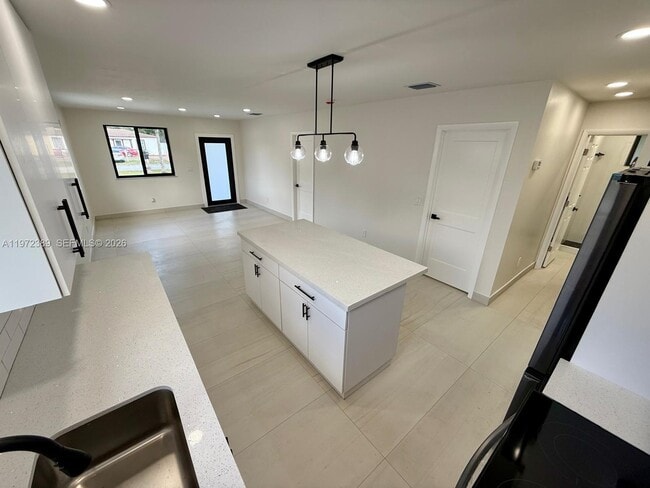 Building Photo - 800 Jann Ave