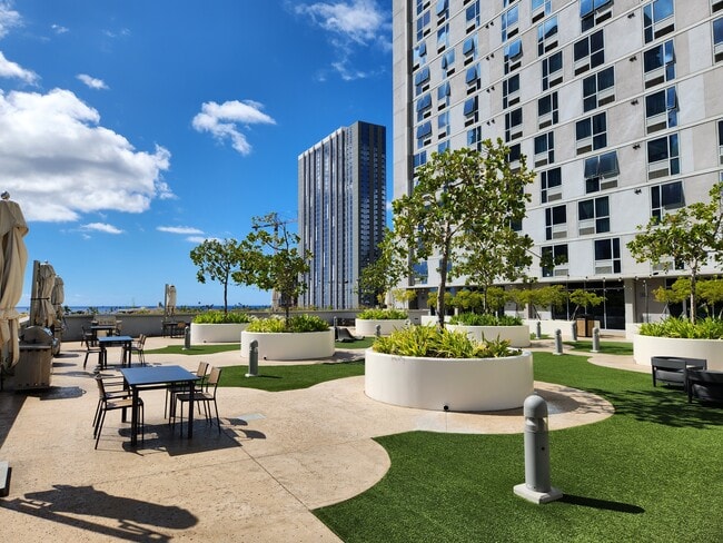 Building Photo - 988 Halekauwila St