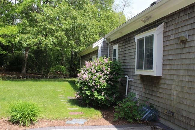 Building Photo - 46 Winsome Rd