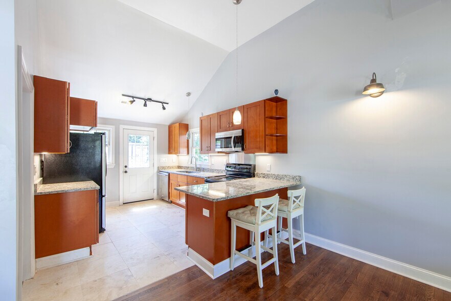 Kitchen & Living Room - 2660 Roslyn Ave