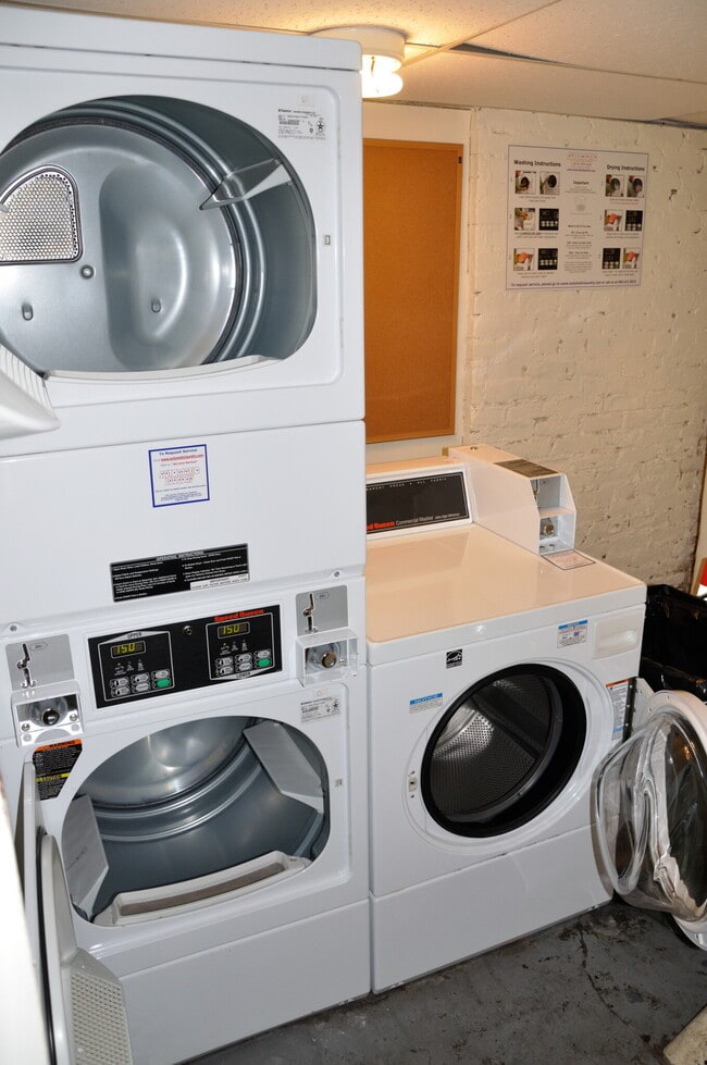 Building Photo - 185 Chestnut Hill Ave