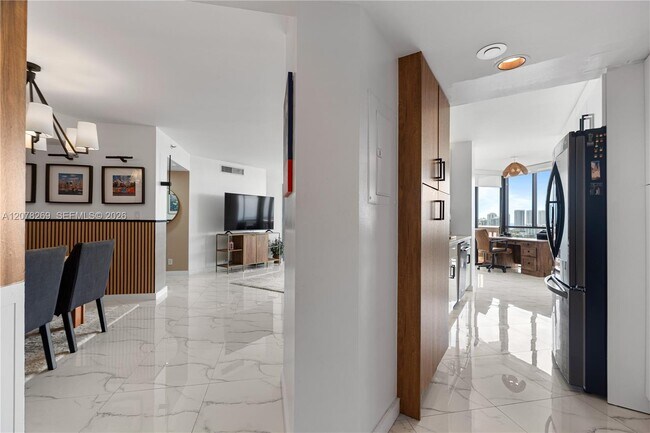 Building Photo - 1000 W Island Blvd