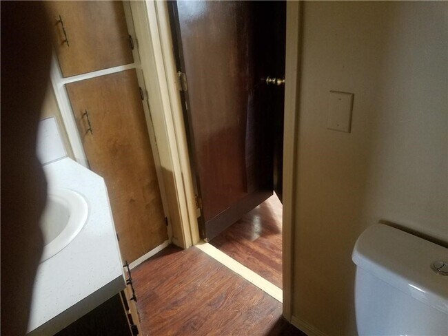 Building Photo - 598 N 40th St