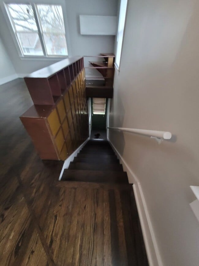 Building Photo - S305-2