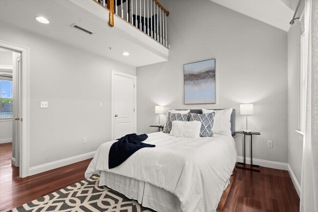 Building Photo - 72 Exchange St