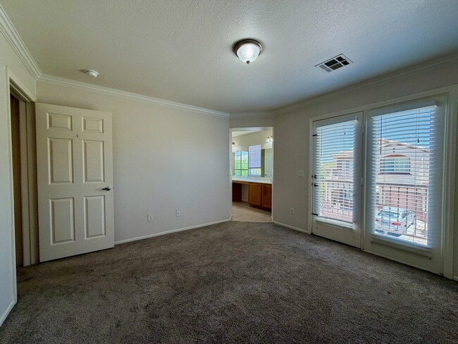 Building Photo - GATED 3 BED 2.5 BATH 1 CAR GARAGE SINGLE FAMILY HOME WITH COMMUNITY POOL