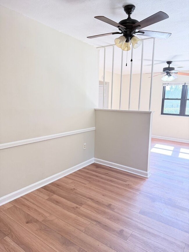 Building Photo - 3 Bedroom, 1.5 bathroom, Mount Carmel Subdivision! $1450 per month