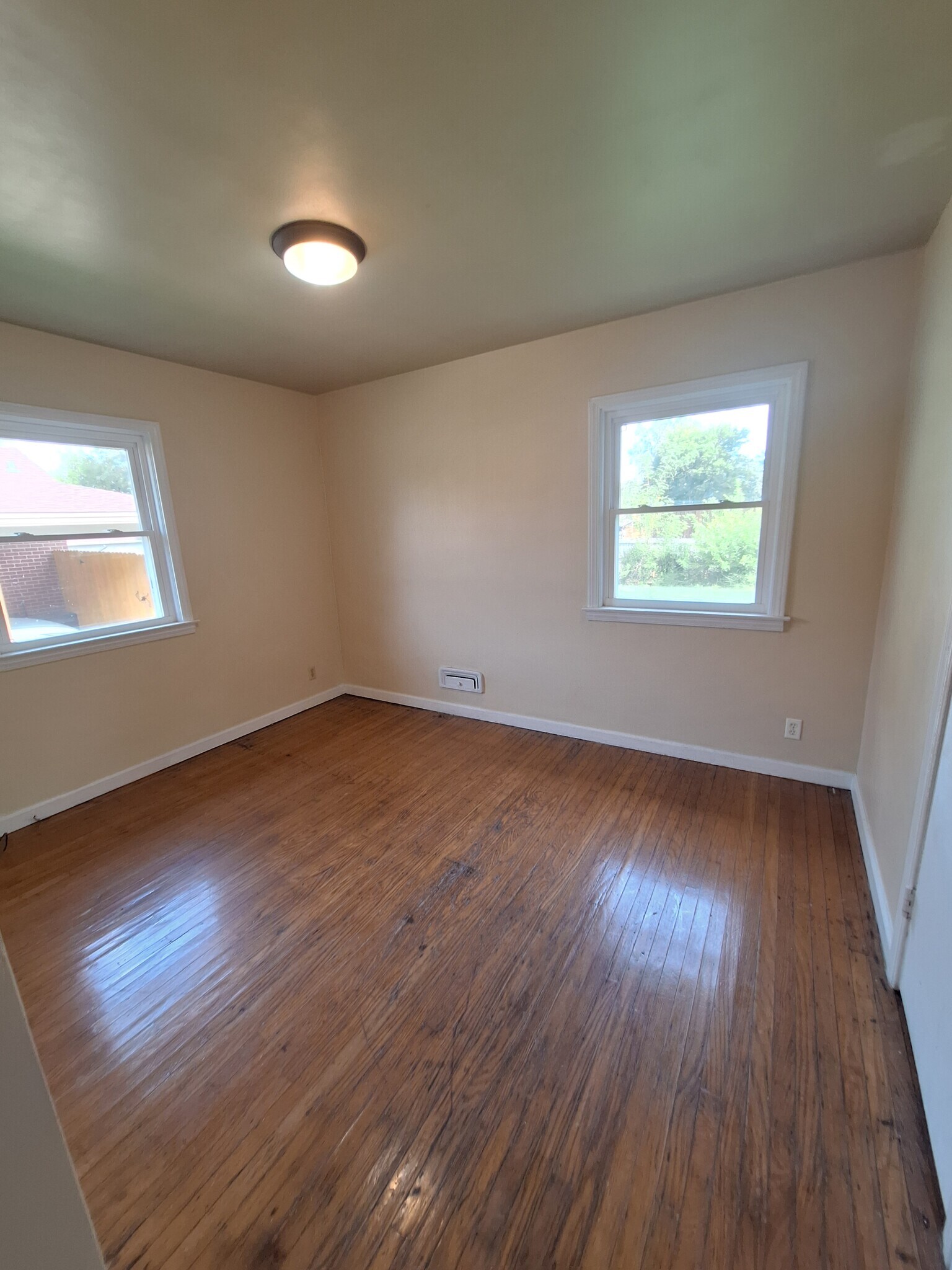 Building Photo - 1611 Clarice Way