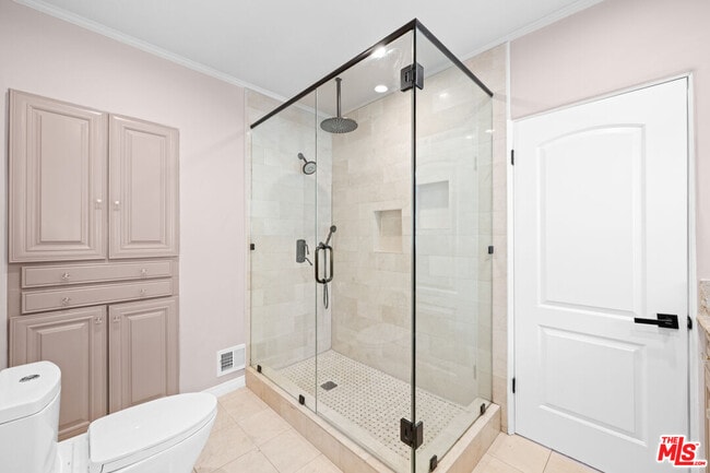 Building Photo - 260 S La Peer Dr