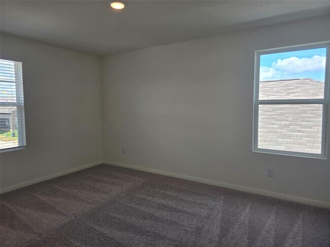Building Photo - 319 Stonebrook Dr