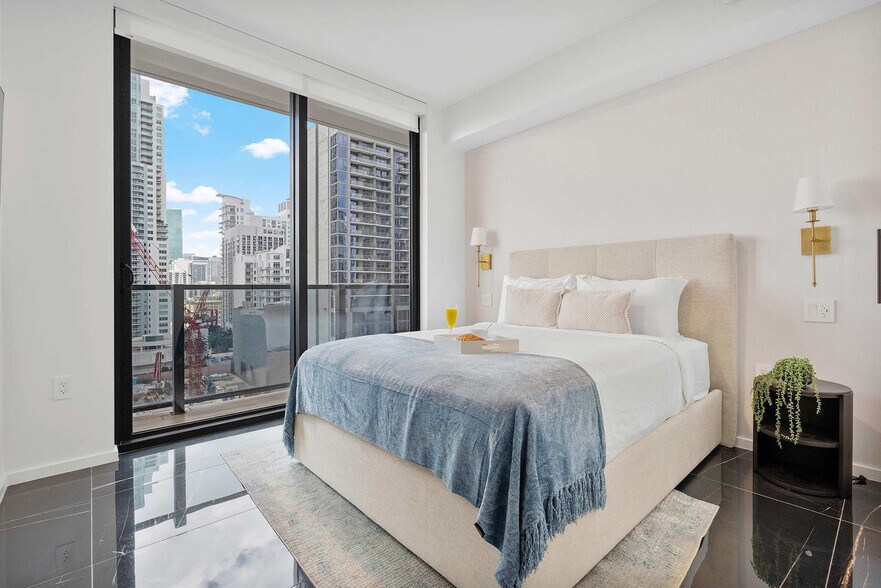 Building Photo - 398 NE 5th St