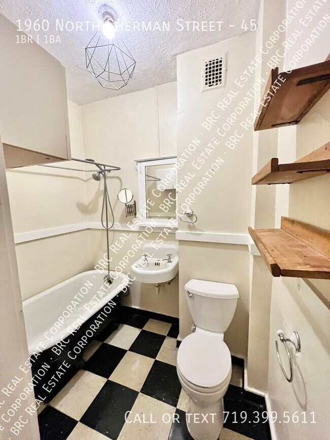 Building Photo - 1960 Sherman St