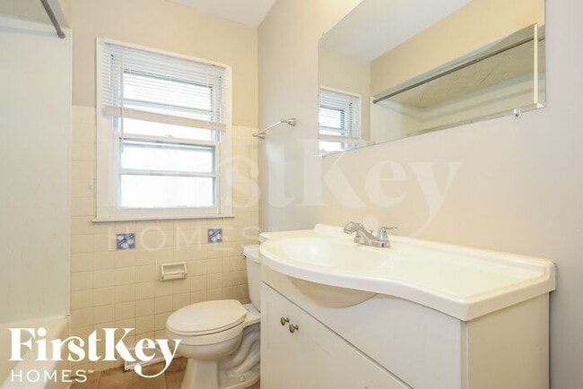 Building Photo - 5458 Franklin Ave