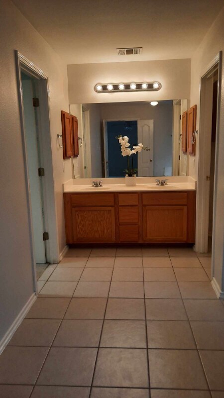 Building Photo - 10207 Timber Country