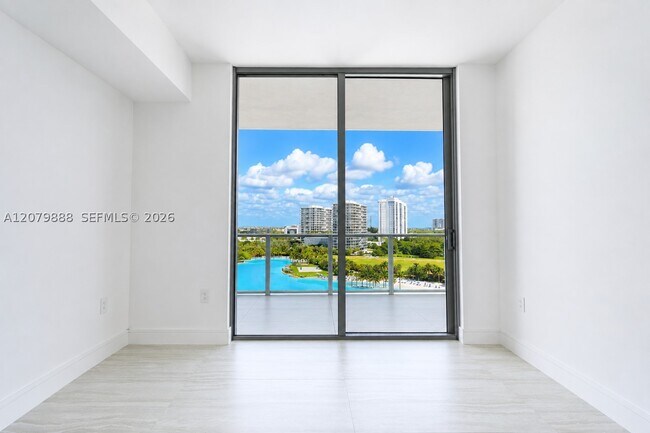 Building Photo - 2411 Laguna Cir