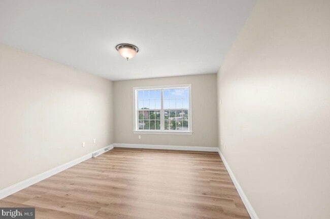 Building Photo - 777 Oak Leaf Ln